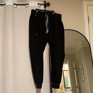 Women’s black figs scrub joggers